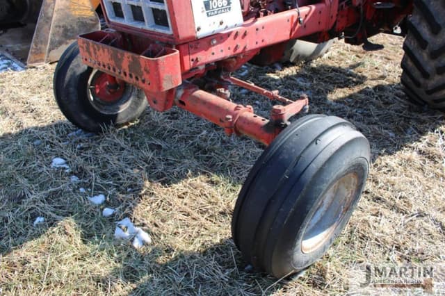 Image of International Harvester 1066 equipment image 4