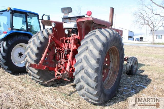 Image of International Harvester 1066 equipment image 2