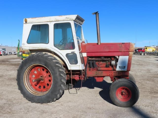 Image of International Harvester 1066 equipment image 4