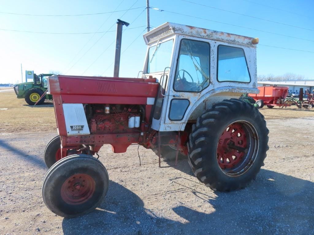 1973 International Harvester 1066 Equipment Image0