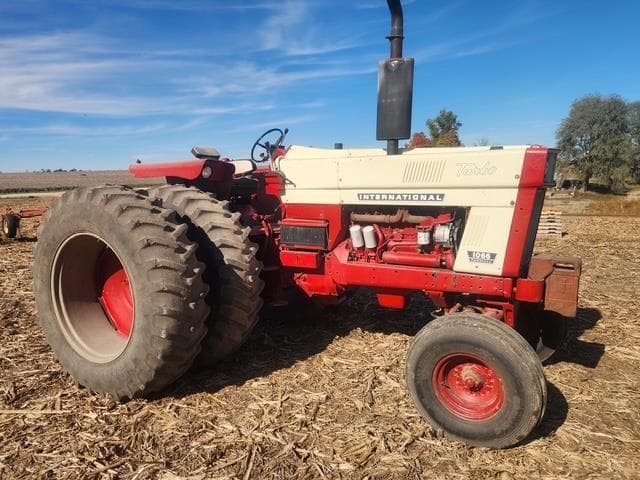 Image of International Harvester 1066 equipment image 1