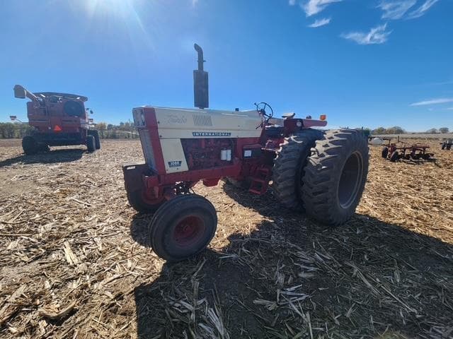 Image of International Harvester 1066 equipment image 2