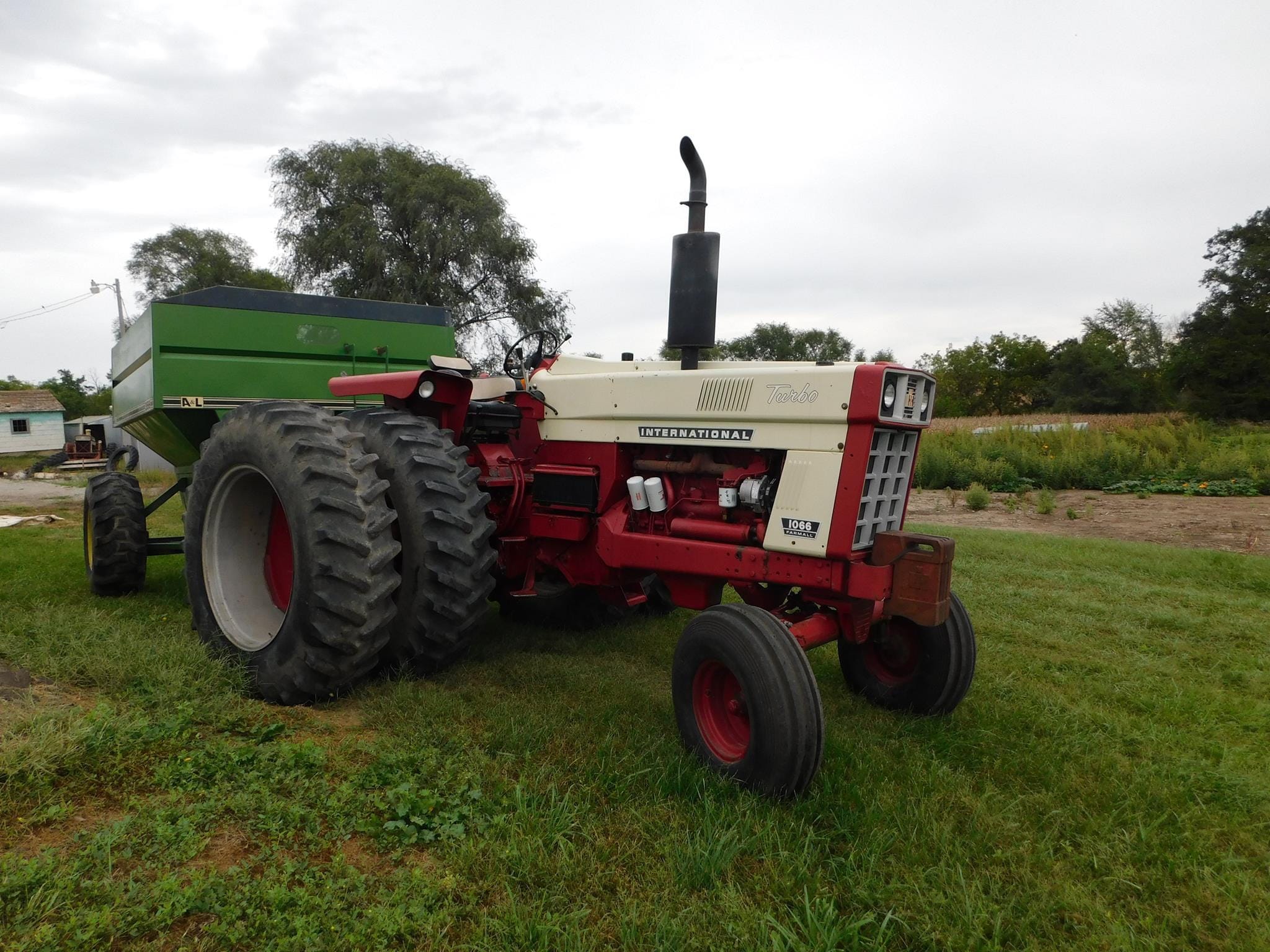 1973 International Harvester 1066 Equipment Image0