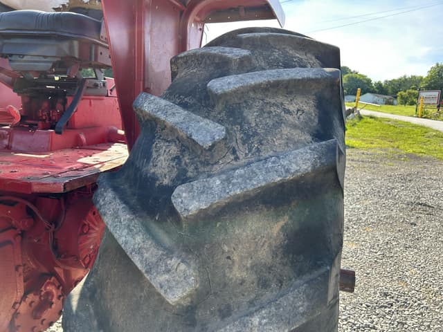 Image of International Harvester 1066 equipment image 3