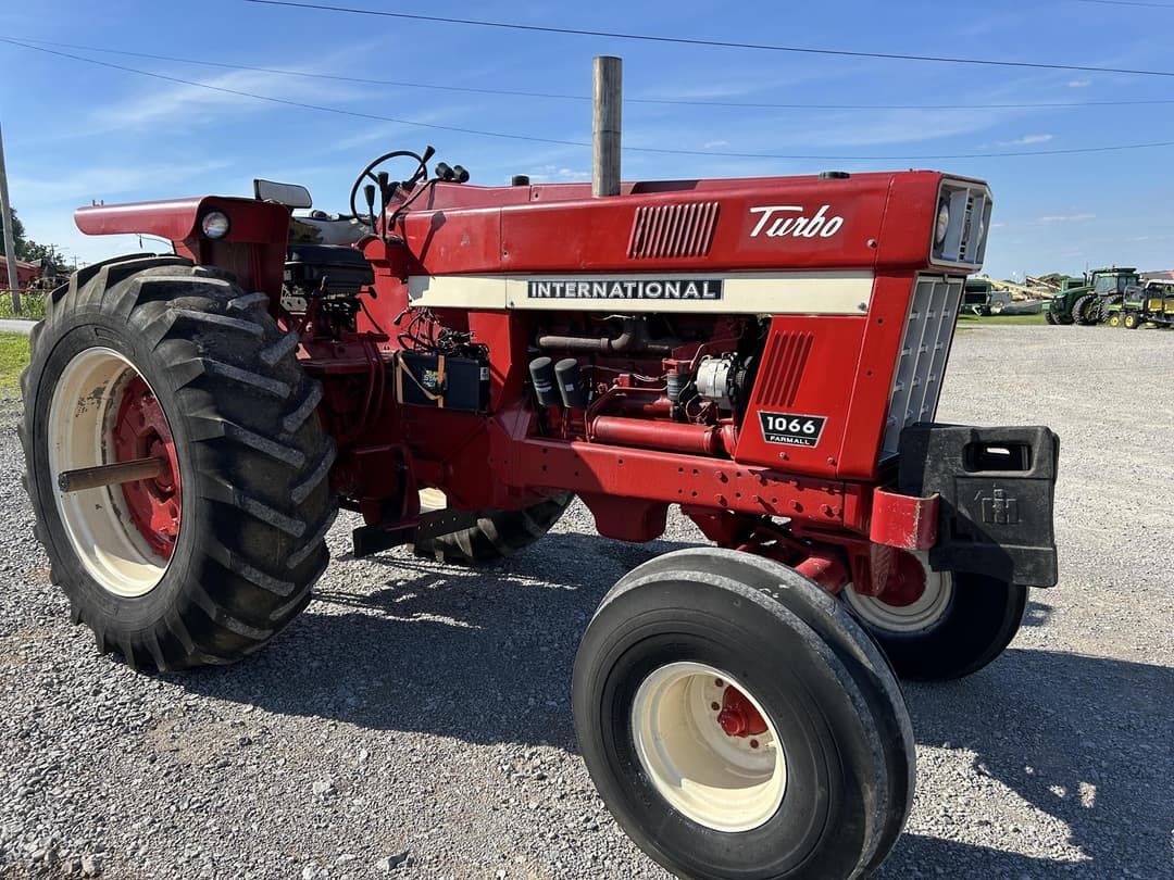 Image of International Harvester 1066 Primary image