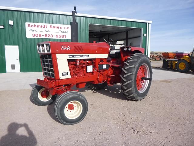 Image of International Harvester 1066 equipment image 1