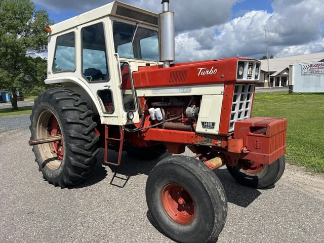 Image of International Harvester 1466 equipment image 1