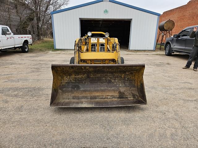 Image of International Harvester 2400A equipment image 1