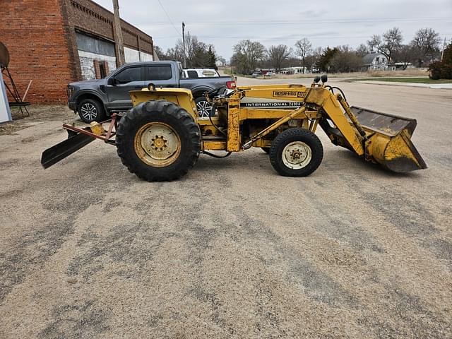 Image of International Harvester 2400A equipment image 3
