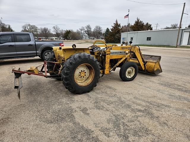Image of International Harvester 2400A equipment image 4