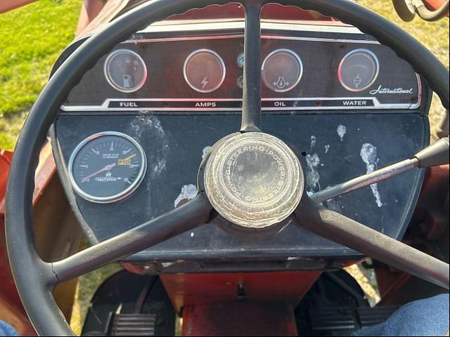Image of International Harvester 574 equipment image 3
