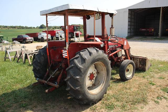 Image of International Harvester 574 equipment image 2