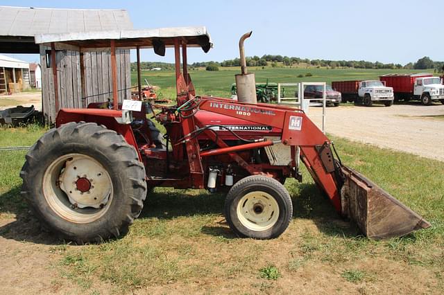 Image of International Harvester 574 equipment image 1