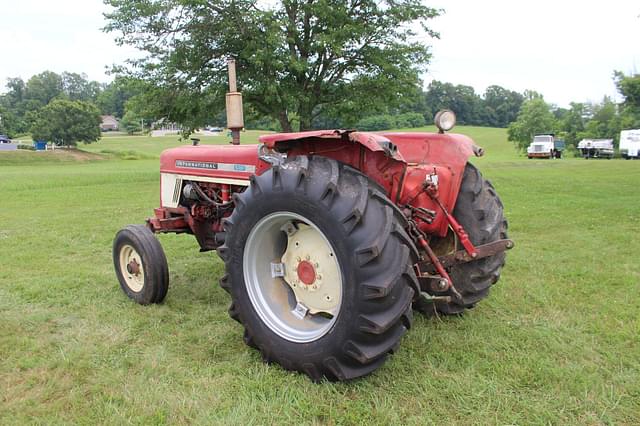 Image of International Harvester 574 equipment image 4
