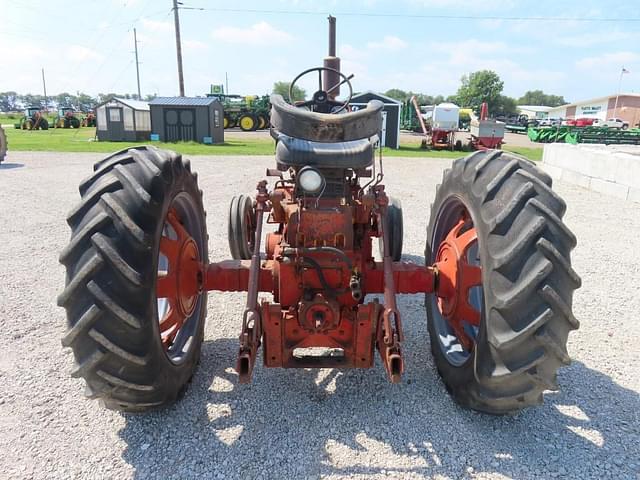 Image of International Harvester 656 equipment image 4