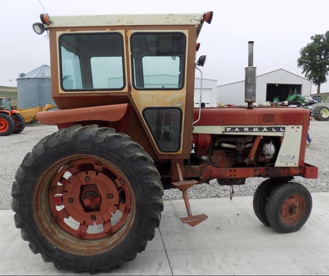 Image of International Harvester 656 equipment image 2