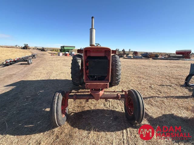 Image of International Harvester 656 equipment image 2