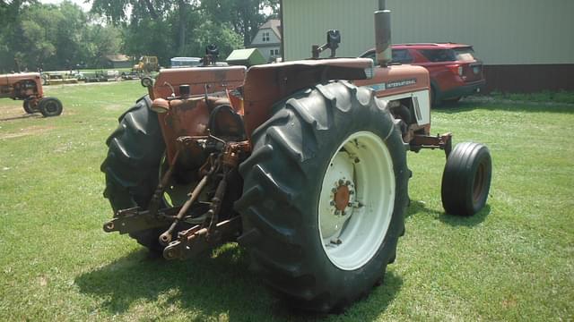 Image of International Harvester 674 equipment image 4
