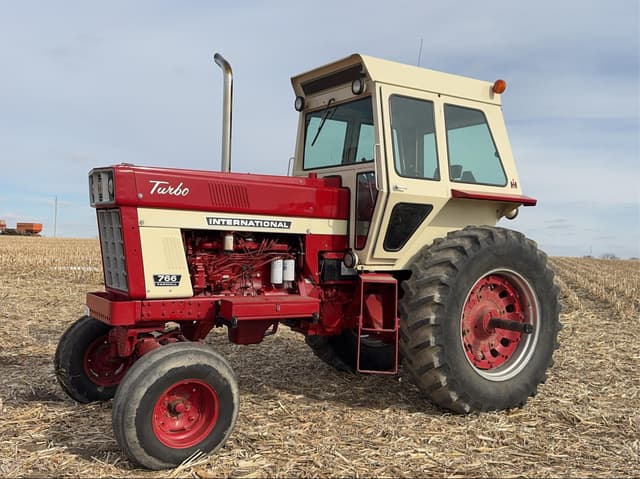 Image of International Harvester 766 equipment image 2