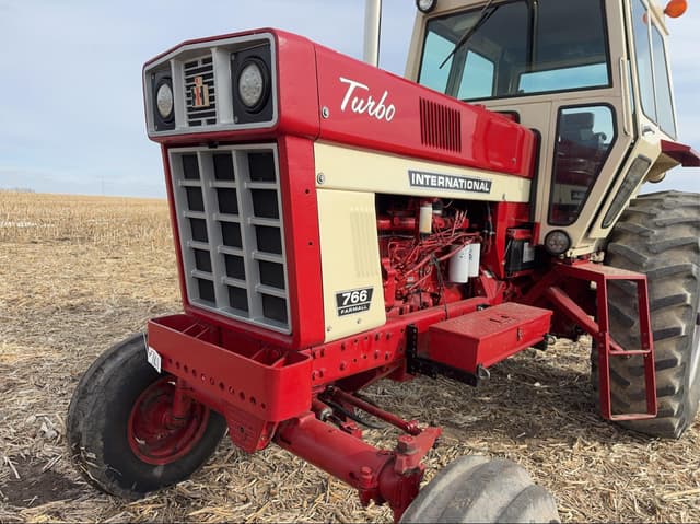 Image of International Harvester 766 equipment image 4