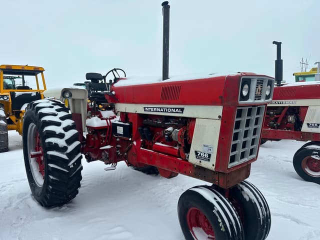 Image of International Harvester 766 equipment image 2