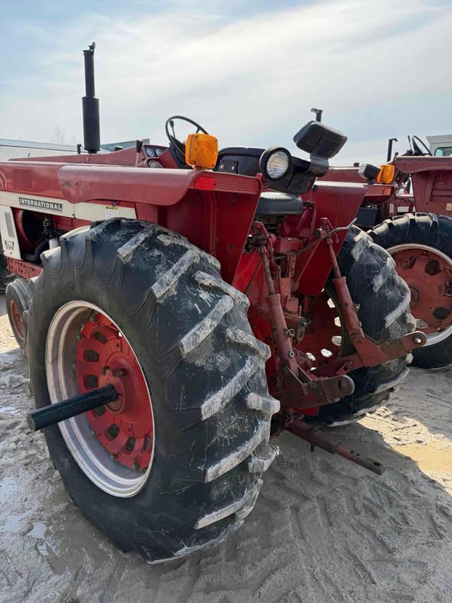 Image of International Harvester 766 equipment image 4