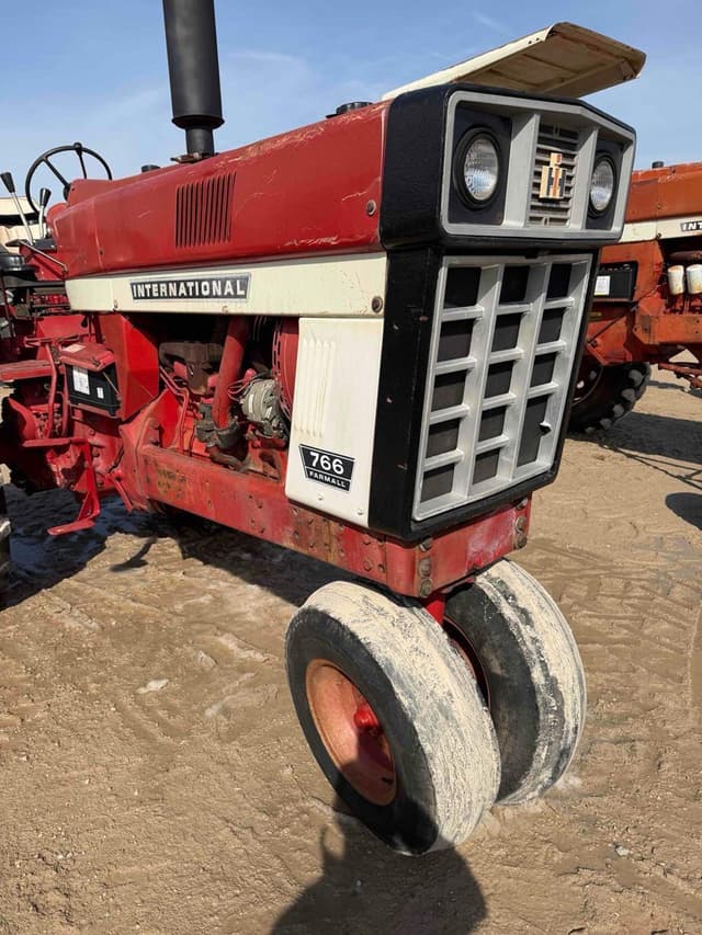 Image of International Harvester 766 equipment image 1