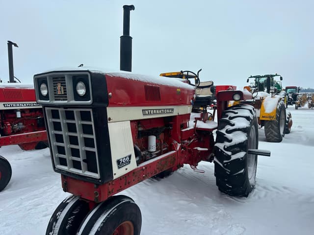 Image of International Harvester 766 equipment image 3