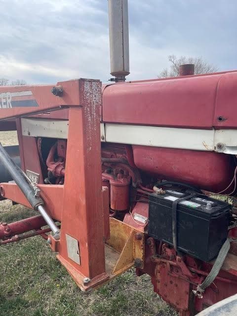 Image of International Harvester 856 equipment image 4