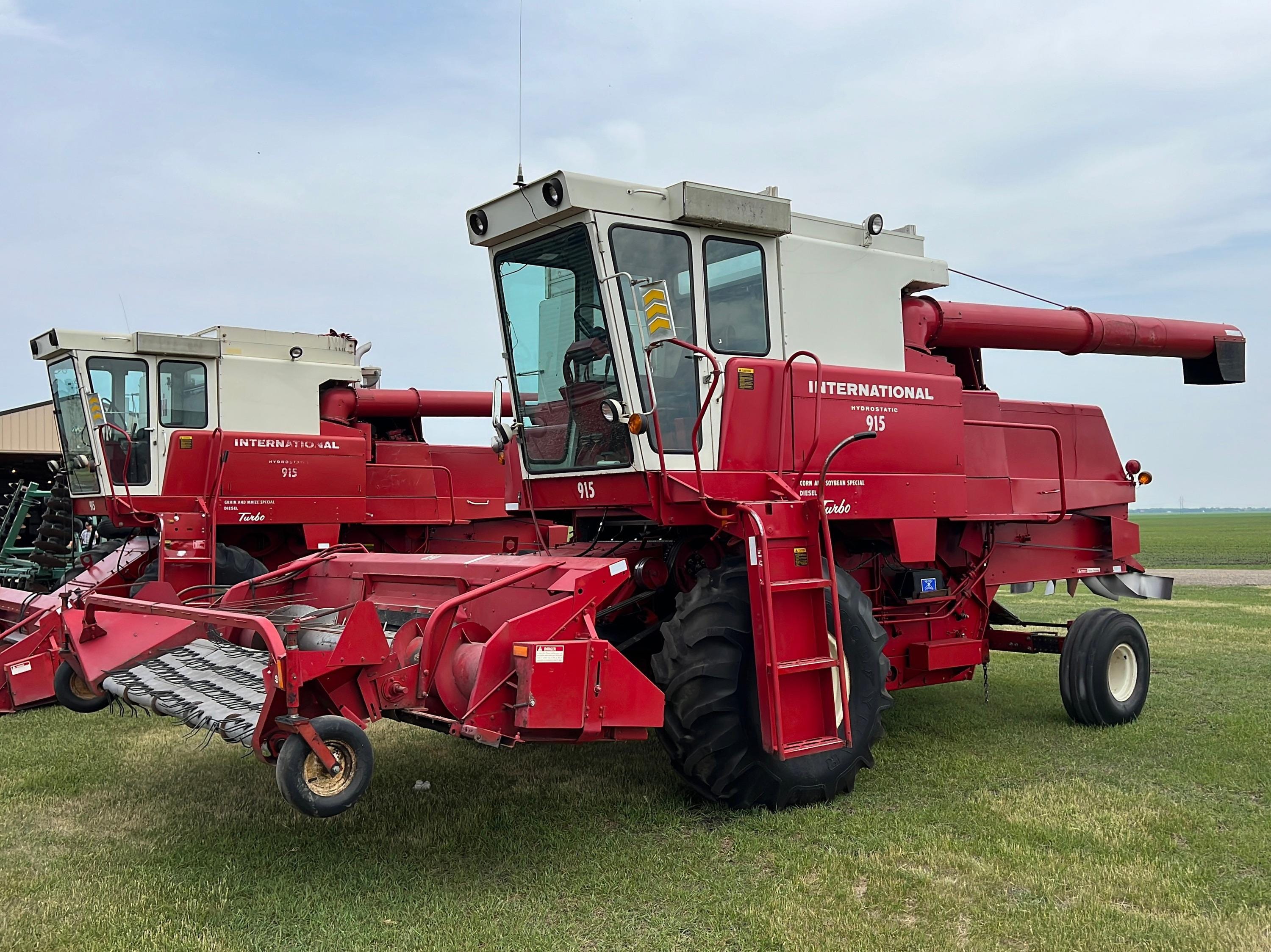 Main image International Harvester 915