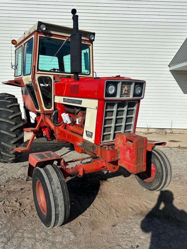 Image of International Harvester 966 equipment image 1