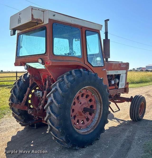 Image of International Harvester 1066 equipment image 4
