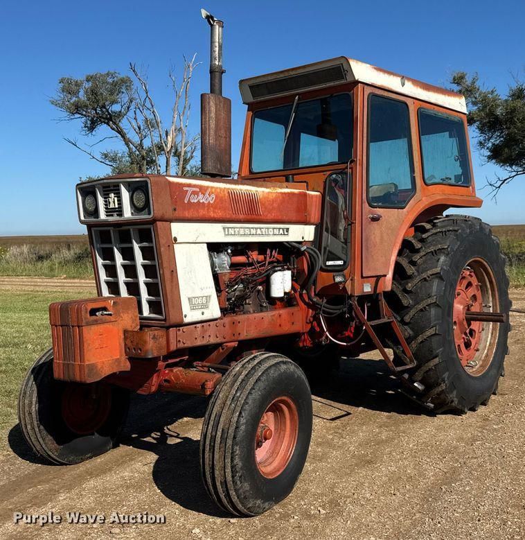 1973 International Harvester 1066 Equipment Image0