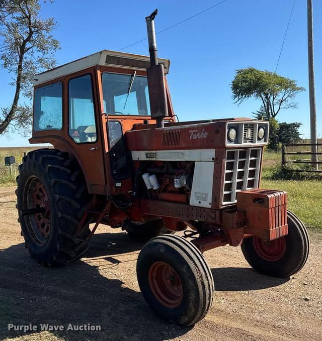 Image of International Harvester 1066 equipment image 2