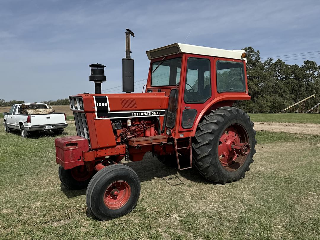 Image of International Harvester 1066 Primary image