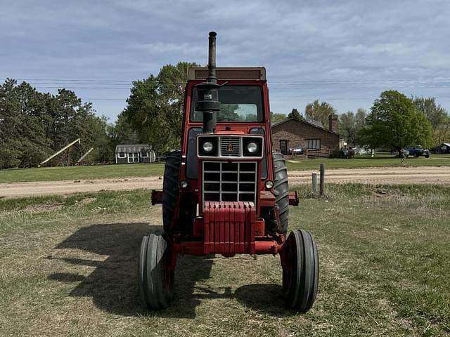 Image of International Harvester 1066 equipment image 2