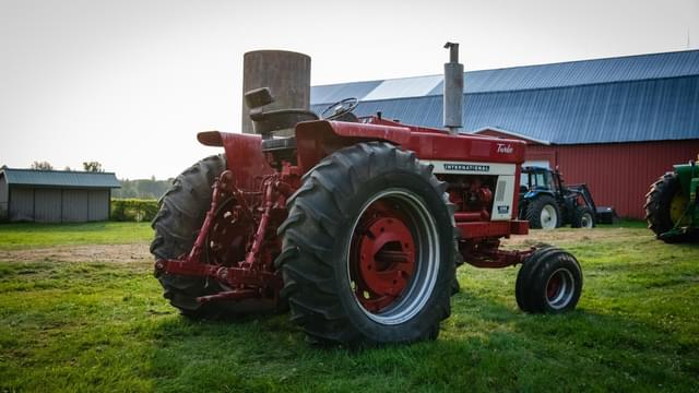Image of International Harvester 1066 equipment image 4