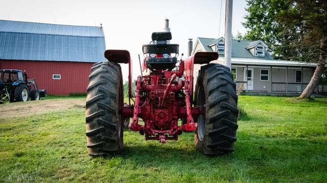 Image of International Harvester 1066 equipment image 3