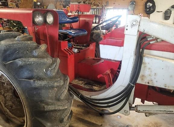 Image of International Harvester 656 equipment image 4