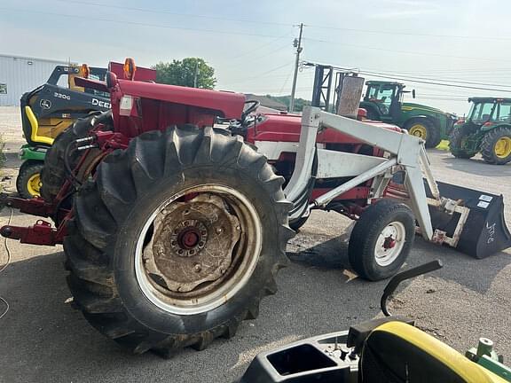 Image of International Harvester 656 equipment image 3