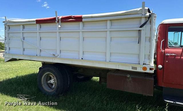 Image of International Loadstar 1600 equipment image 4