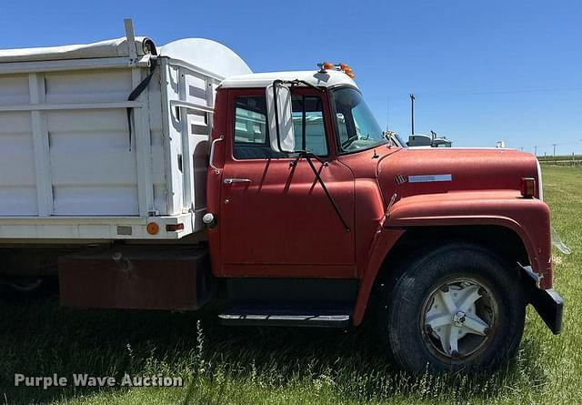 Image of International Loadstar 1600 equipment image 3