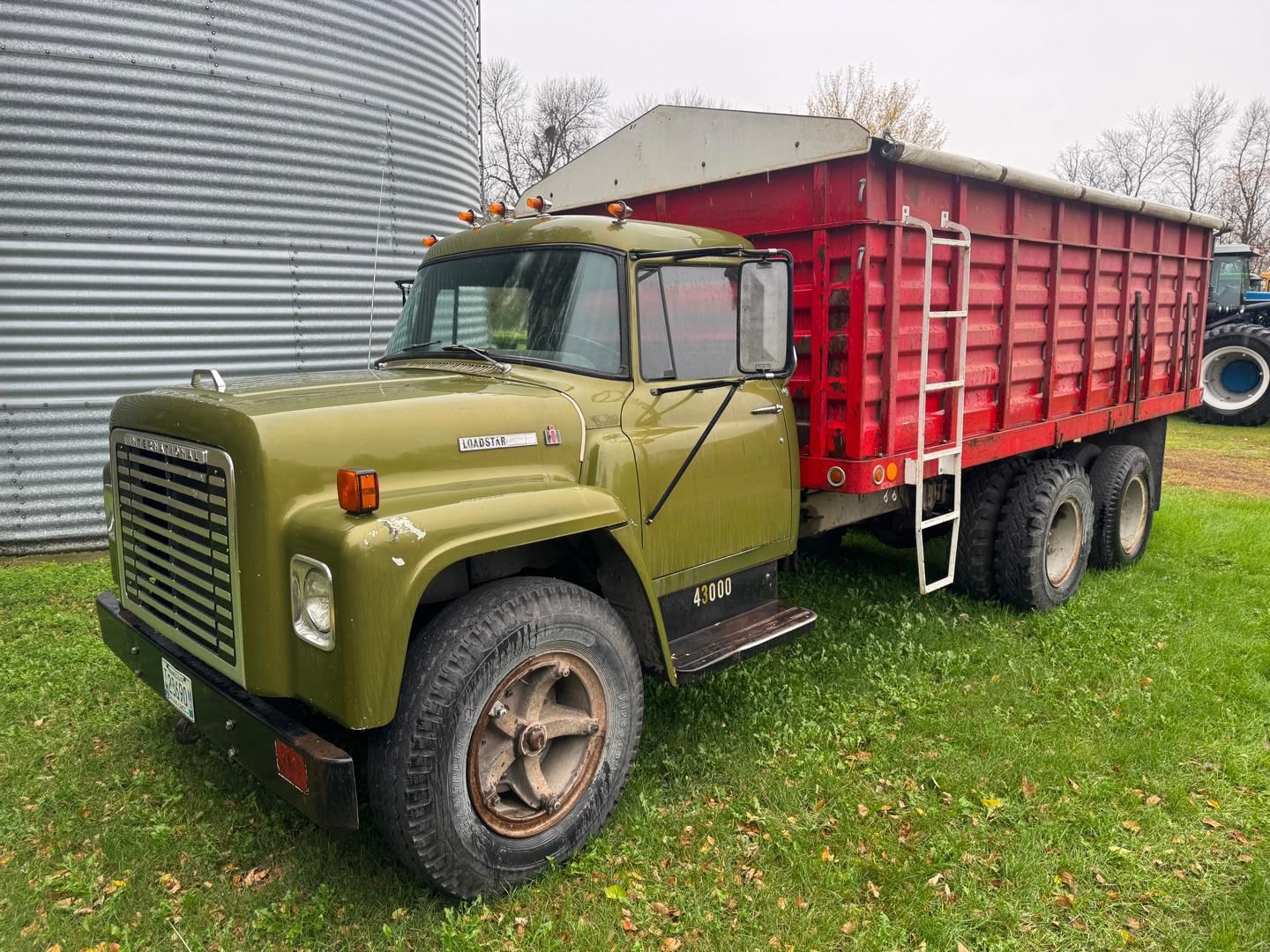 1973 International Loadstar 1700 Equipment Image0