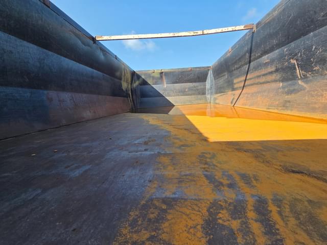 Image of International Loadstar 1600 equipment image 3