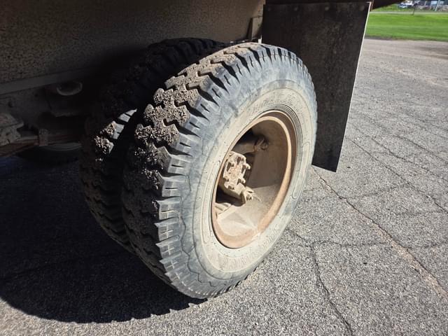 Image of International Loadstar 1600 equipment image 4