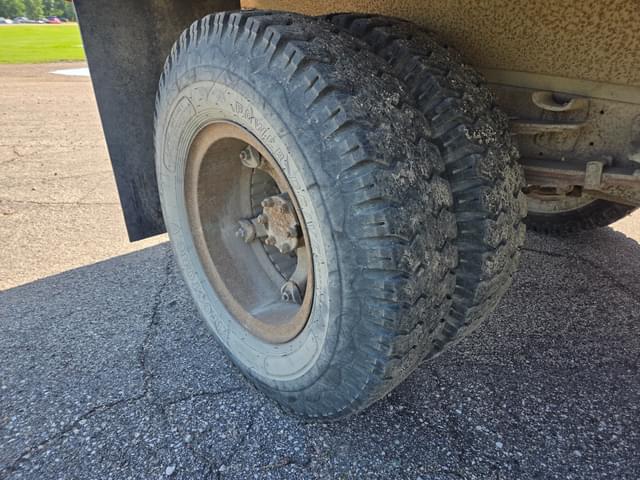 Image of International Loadstar 1600 equipment image 2