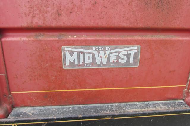 Image of International Loadstar 1600 equipment image 3