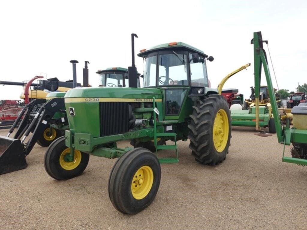 1973 John Deere 4230 Equipment Image0