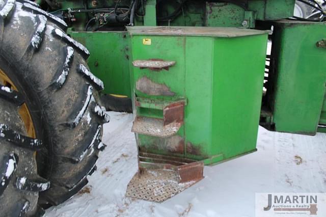 Image of John Deere 7520 equipment image 4