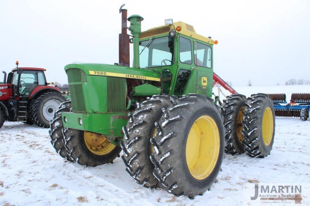 Image of John Deere 7520 Primary image